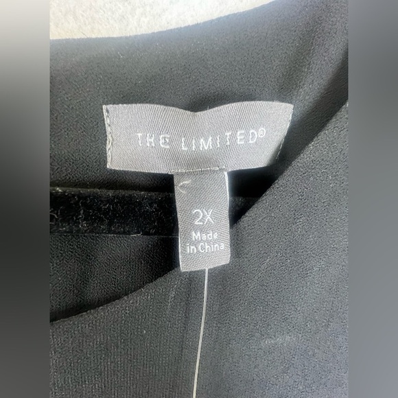 New The Limited  Woman's Top Size 2x  Black Balloon Sleeve Scoop Neck Button A20 - Picture 3 of 10